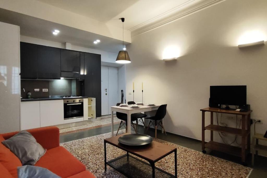 Cozy Apartment Near The Colosseum Rome Exterior photo